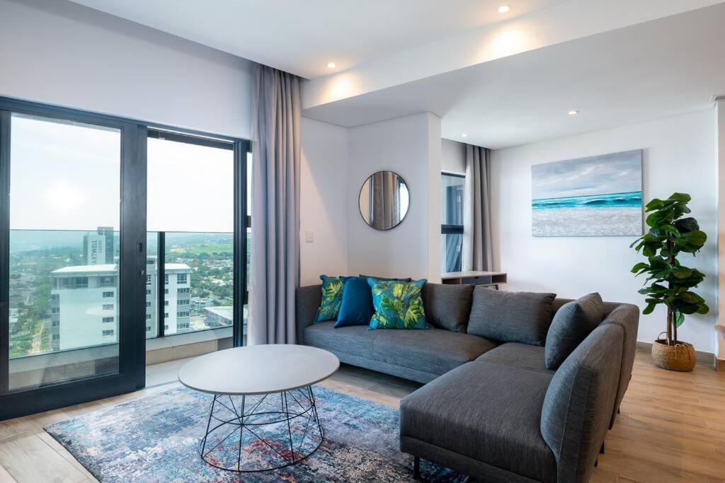 Apartment Oceans Umhlanga 2 Bedroom *